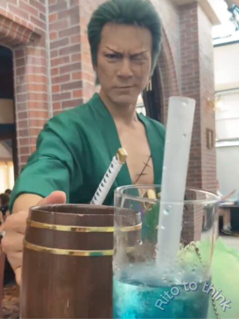 サンレス2025　乾杯をしてくれるゾロ